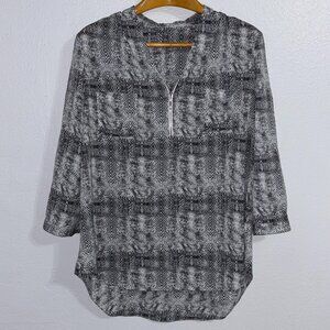 New York & Company‎ 1X Black White Snakeskin Print Blouse Half Zip Neckline